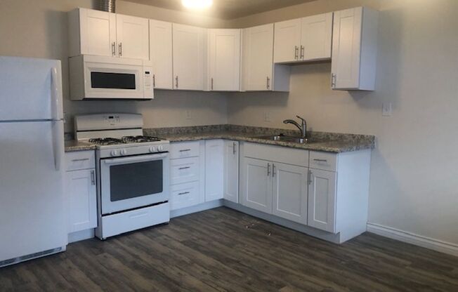 2 beds, 1 bath, 850 sqft, $2,425, Unit 4582