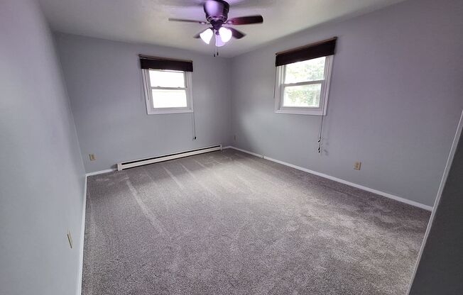 2 beds, 1 bath, $1,295, Unit 694 S. Olson Ave.