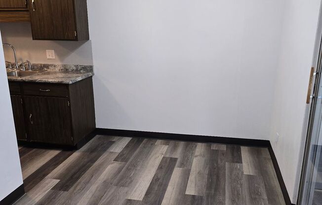 1 bed, 1 bath, $700, Unit 132