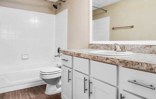 Bathroom With Bathtub at Newport Colony Apartment Homes, Casselberry