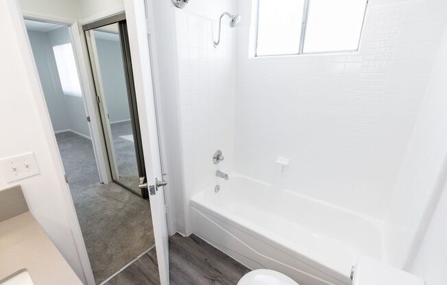 2 beds, 1.5 baths, 1,095 sqft, $3,098, Unit 304