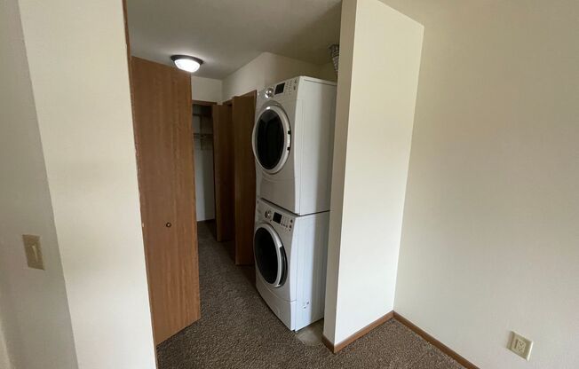 3 beds, 1 bath, 1,040 sqft, $1,695, Unit 3164-306
