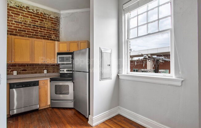 1 bed, 1 bath, 814 sqft, $1,195, Unit 11