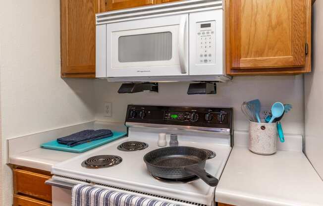 Electric Range In Kitchen at Bexley Village, Indiana