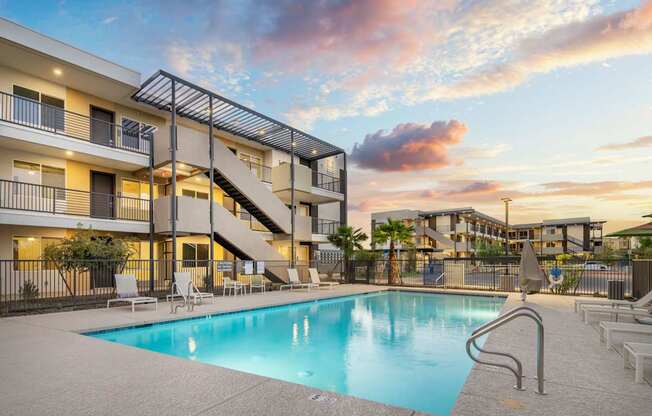 Pool at Streamliner 16th Apartments in Phoenix