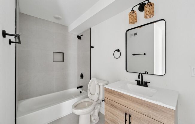 2 beds, 2 baths, 900 sqft, $1,619, Unit 205