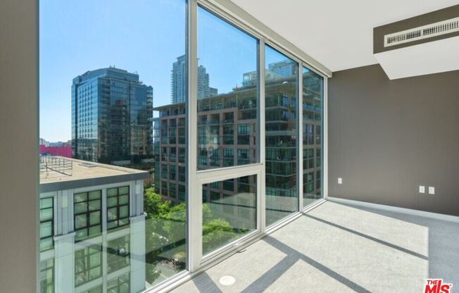 2 beds, 2 baths, 1,300 sqft, $4,300, Unit 1001