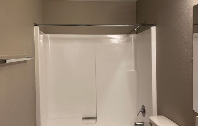 2 beds, 1 bath, 830 sqft, $1,220, Unit J-230