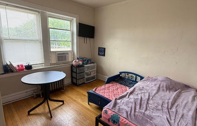 2 beds, 1 bath, 950 sqft, $1,680, Unit 4413-2B