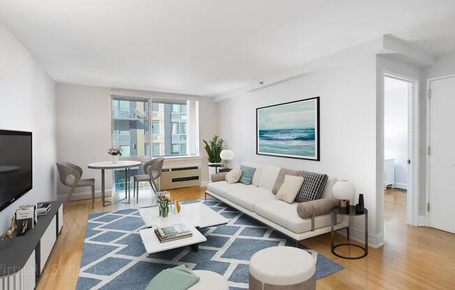 505 W 47 ST