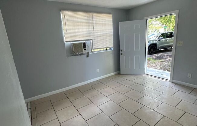 1614/1616 W 3rd St.