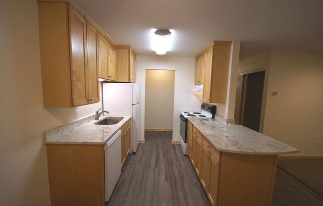 2 beds, 2 baths, 915 sqft, $1,695, Unit 318