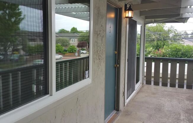 CAMBRIAN - Remodeled upstairs unit - great location near downtown Campbell