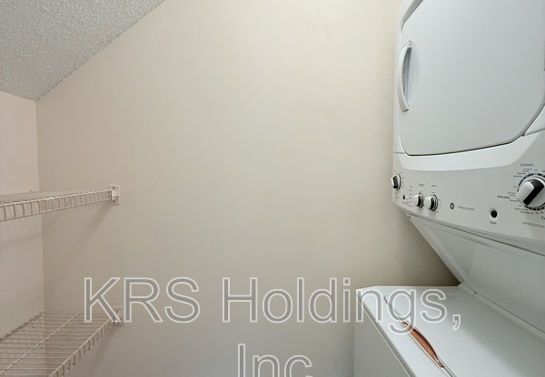4921 HOLLENDEN