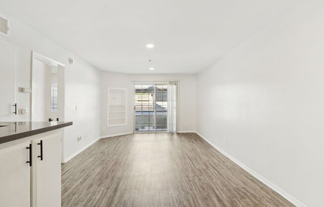 1 bed, 1 bath, 700 sqft, $1,948, Unit 405