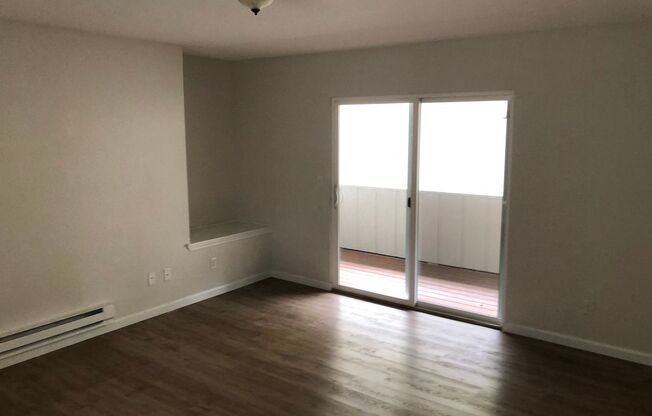 2 beds, 1 bath, 700 sqft, $1,300