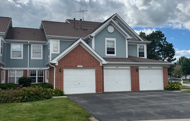 Popular, Turnberry Manor 2BR, 2.5BA, 2-STORY, 1CGAR