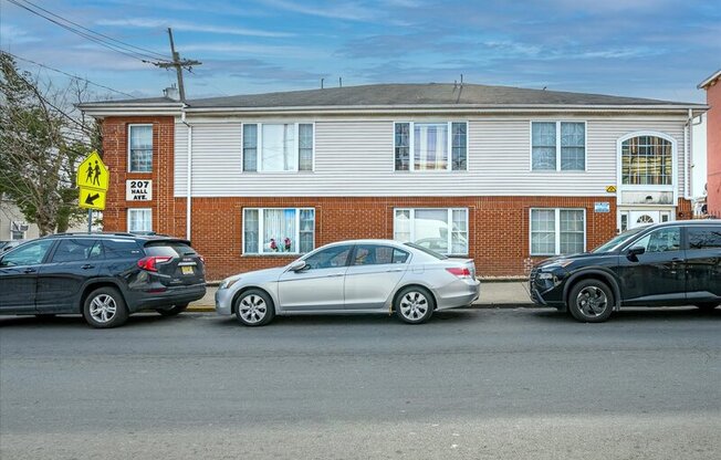 207 HALL AVE