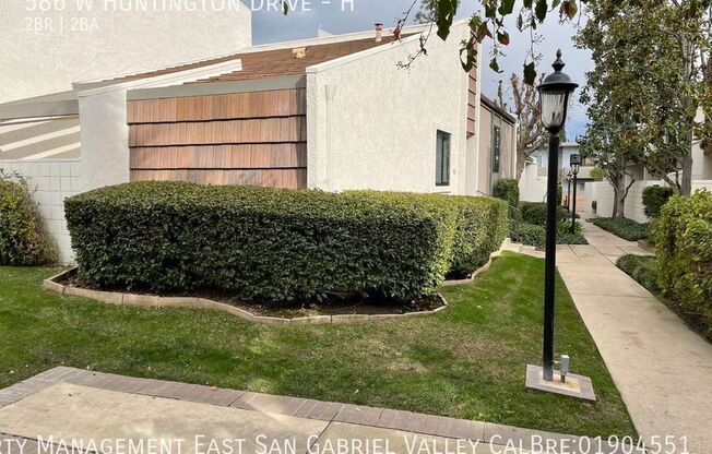 586 W HUNTINGTON DR