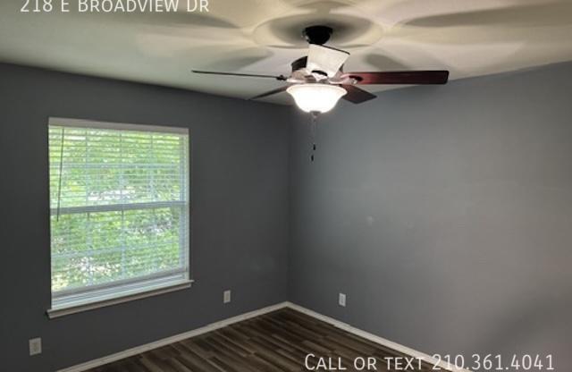 218 E BROADVIEW DR