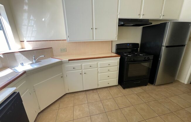2 beds, 1 bath, 888 sqft, $2,190, Unit 114