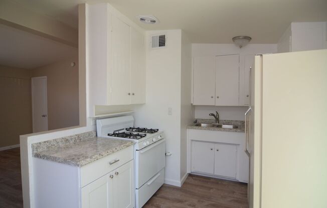 2 beds, 1 bath, $1,095