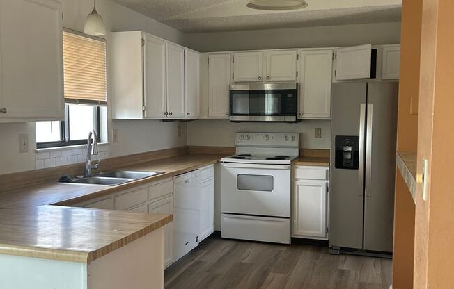 $1995 2 Bed/2 Bath + Bonus Room On Spacious Corner Lot off Briargate