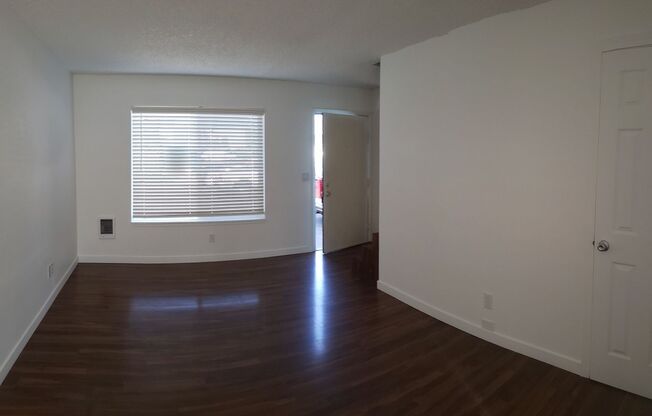 2 beds, 1 bath, 720 sqft, $1,495, Unit O