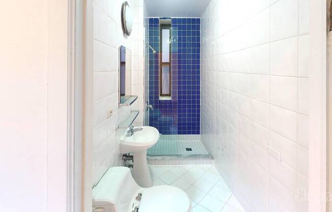 203 W 112 ST