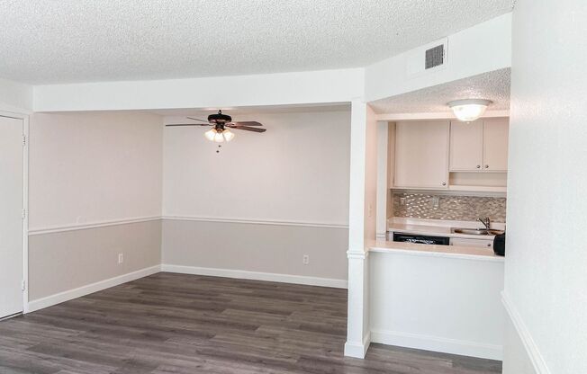 2 beds, 1 bath, 850 sqft, $1,695, Unit 9130-26