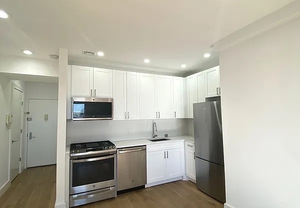 1 bed, 1 bath, 15,500 sqft, $2,950, Unit 2C