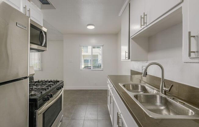 1 bed, 1 bath, 650 sqft, $1,895, Unit 03