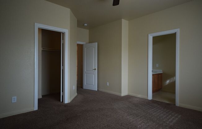 3 beds, 2.5 baths, $2,010