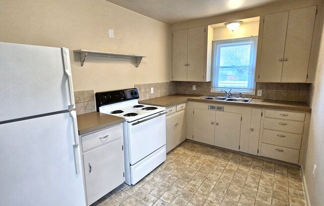 1 bed, 1 bath, 584 sqft, $995, Unit 4