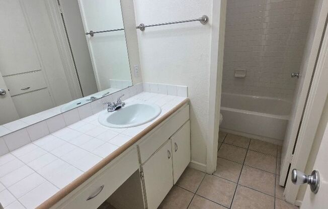 2 beds, 1 bath, 900 sqft, $1,045, Unit ELP2202-251