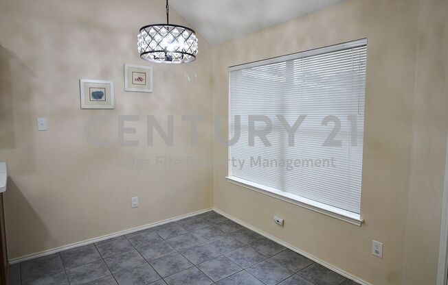 Well Maintained 4/2/2 with Additional 2 Car Carport in Mesquite For Rent!