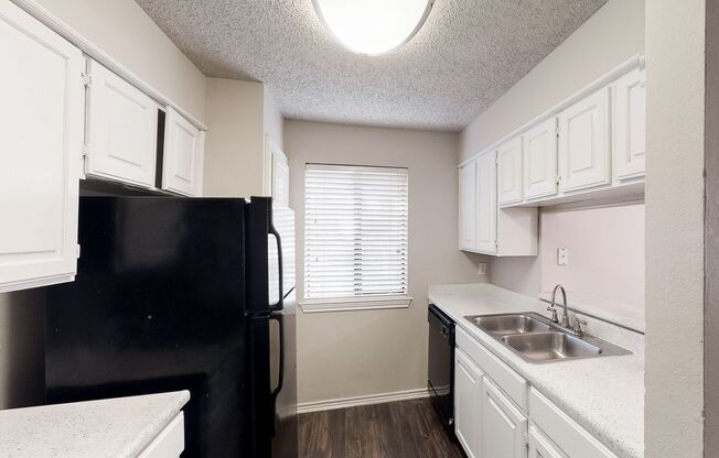 1 bed, 1 bath, 950 sqft, $919