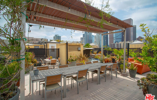 Studio, 1 bath, 760 sqft, $2,250, Unit 714