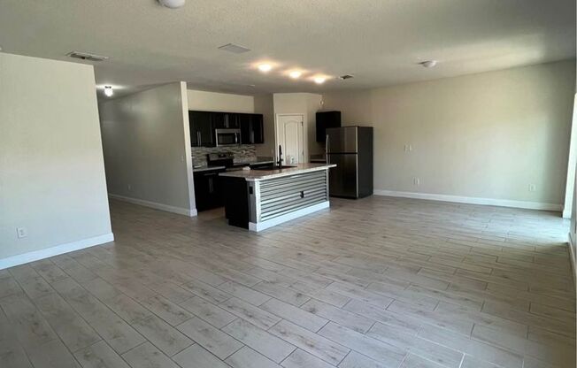 Beautiful 4-Bedroom Home in Sought-After HIGHLAND PLACE Community!