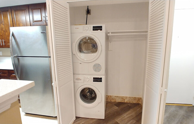 2 beds, 2 baths, 940 sqft, $2,795, Unit 212