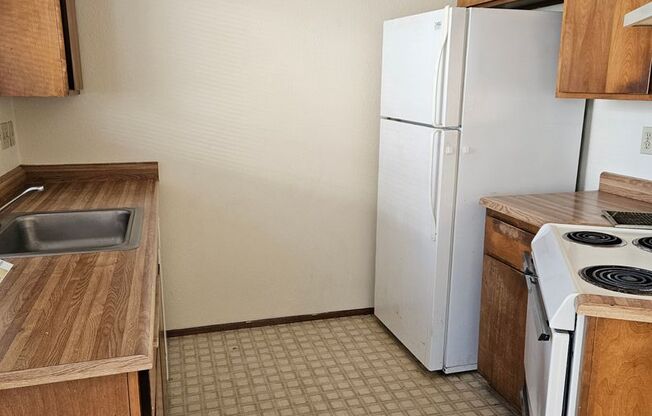 2 beds, 1 bath, $1,200, Unit # P275