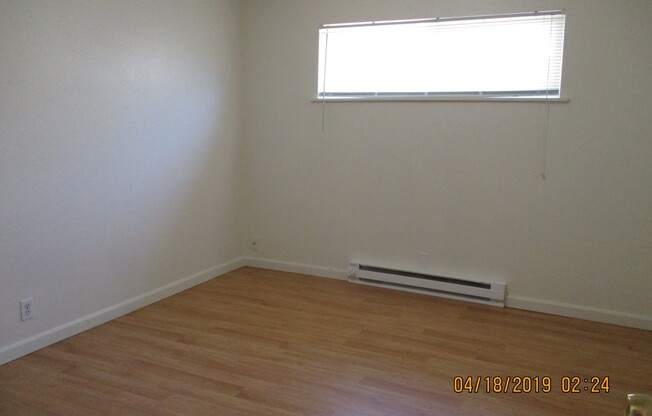 2 beds, 1 bath, $950, Unit SCHE21