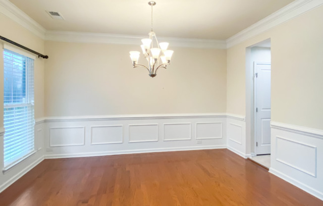 2121 Aventon Ln