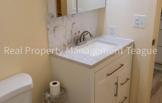 2 beds, 1 bath, $1,350, Unit Apt 2