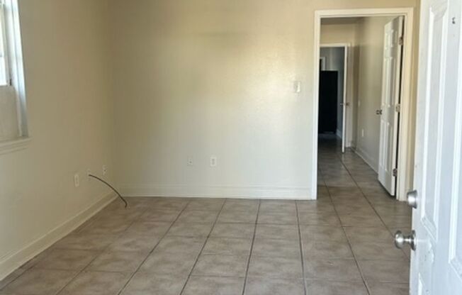 2 beds, 1 bath, 800 sqft, $1,000, Unit 1715 - Unit A Lower