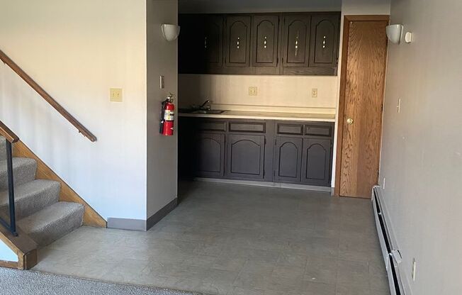 3 beds, 1.5 baths, 1,066 sqft, $1,499, Unit 5180 03