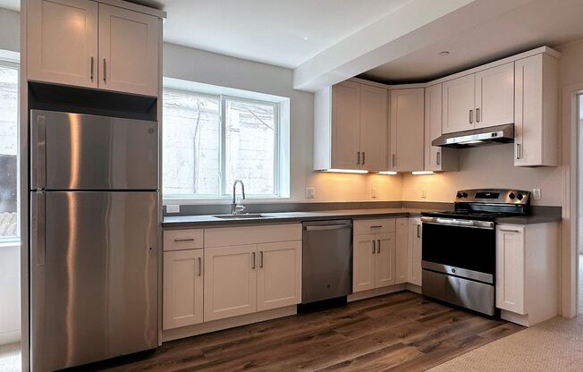 Two bed, two bath + bonus room apartment for rent!
