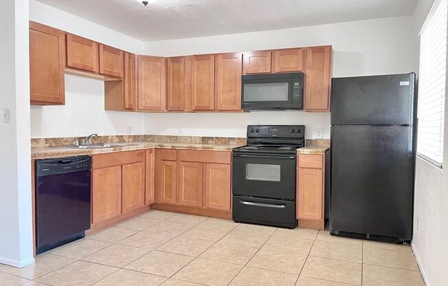 *MOVE IN SPECIAL - LOTS OF SPACE AND WALKING DISTANCE FROM DOWNTOWN!* Downtown Phoenix Living at The Palms Downtown - Remodeled 2 Bed 1 Bath Apartment Close To Everything!