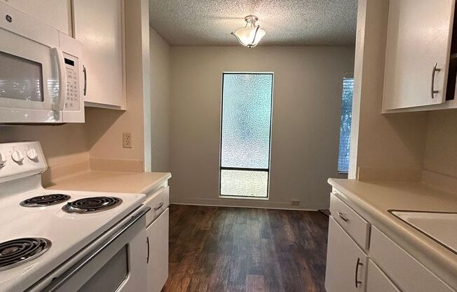 1 bed, 1 bath, $1,600, Unit 11