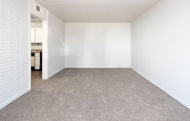 3 beds, 2 baths, 950 sqft, $1,300